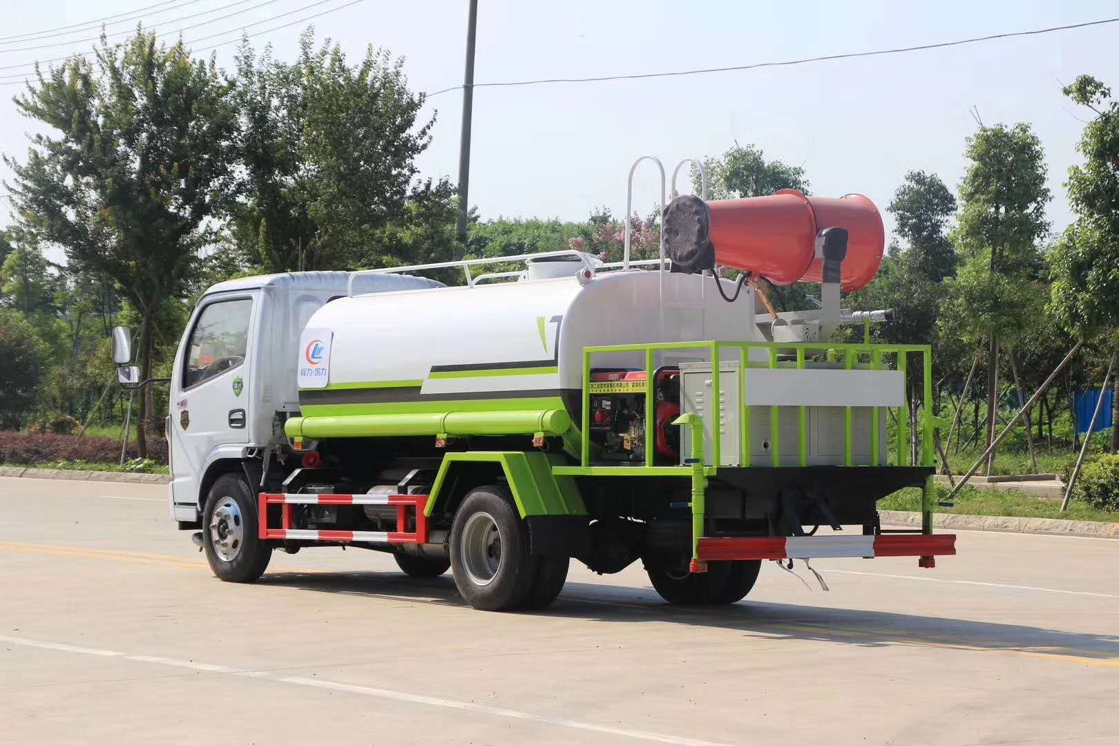 大多利卡7方绿化喷洒车（带30米雾炮）